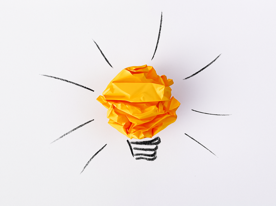 Imagem simbólica de criatividade e pensamento crítico, representando coaching e desenvolvimento pessoal para expandir a mente.